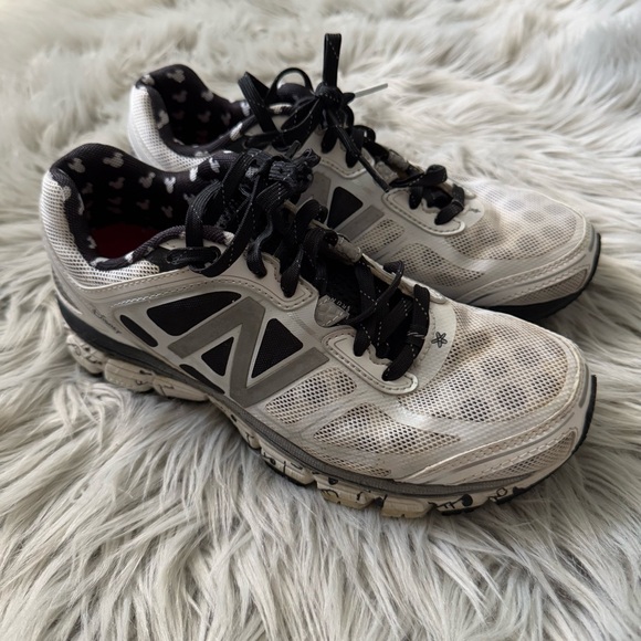 NEW BALANCE 860 v5 Run Disney 2015 Minnie
Mouse Yoo Hoo Sneakers Size 7 - Picture 1 of 13